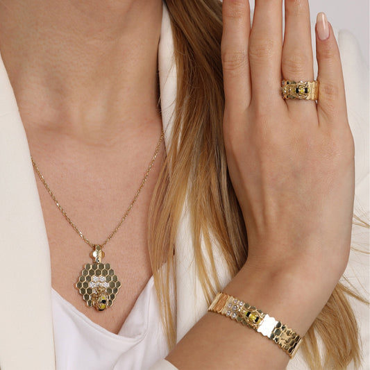 Honey Comb 14K Gold Ring With Stone
